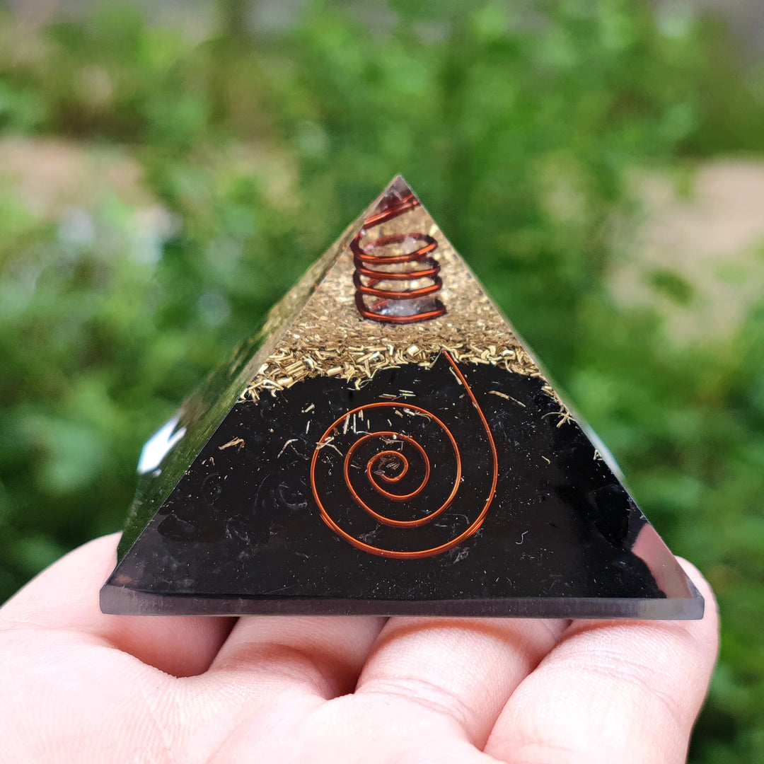 Schwarze Turmalin Orgon Schutz Pyramide - Home Decor - TaoTempel